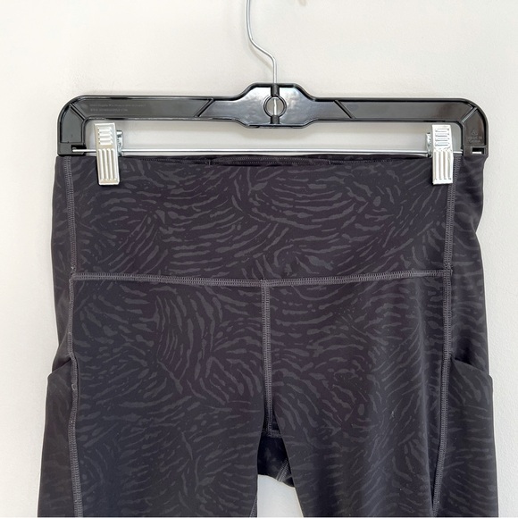 Athleta Ultimate Stash Pocket Embossed Capri High-Rise Leggings, Black, M - Picture 6 of 8